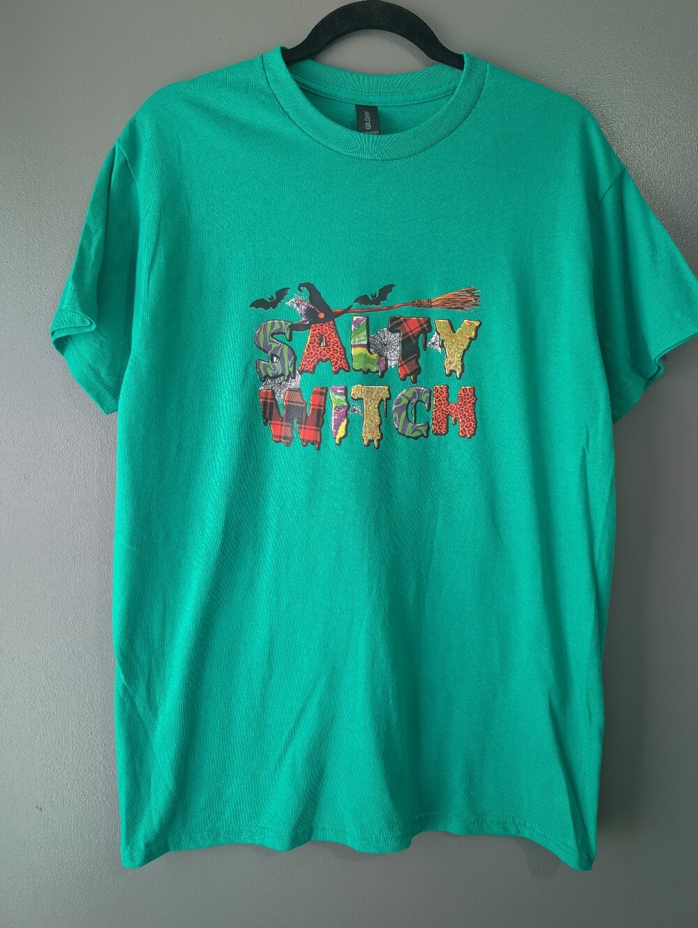 Gildan Salty Witch Halloween Graphic Tee Size Medium